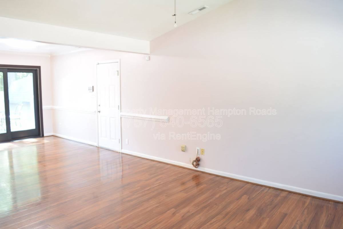 826 Maywood Cir - Photo 3 of 10
