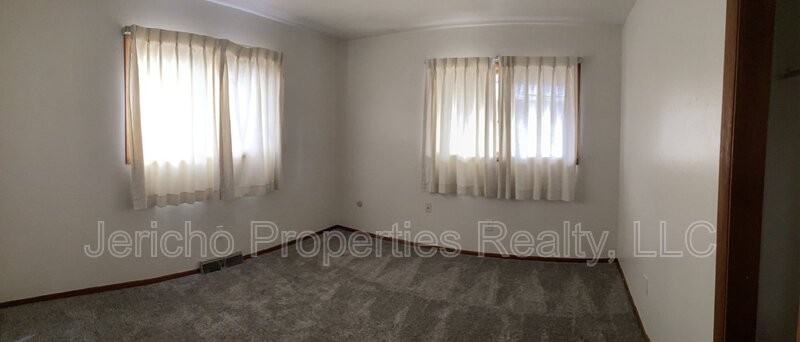 7985 Lowell Blvd - Photo 4 of 7