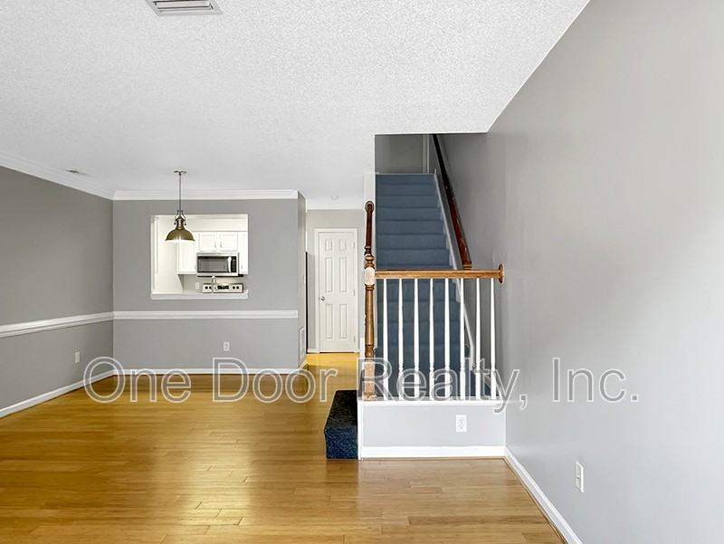 805 Settlement Dr - Photo 2 of 14