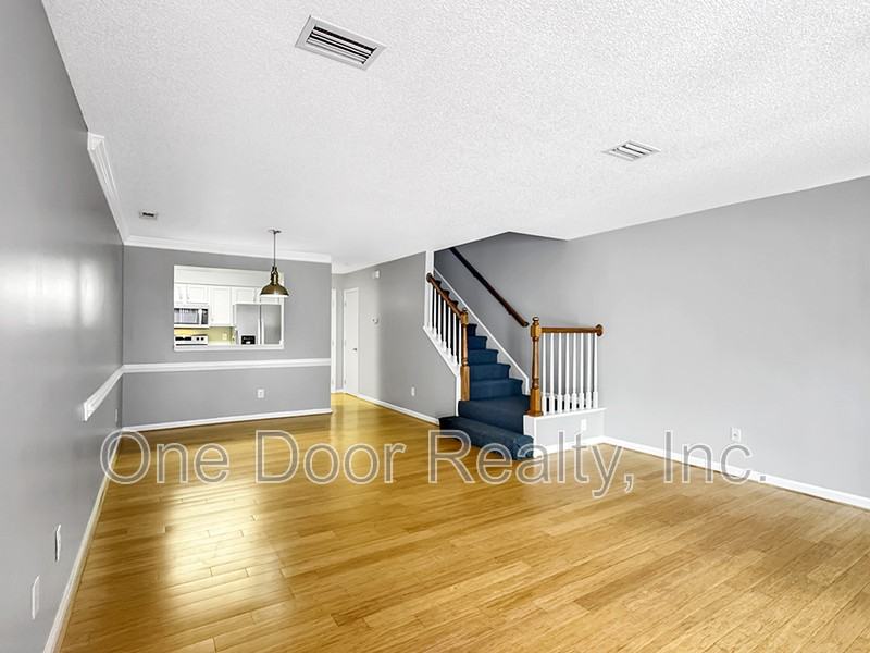 805 Settlement Dr - Photo 3 of 14