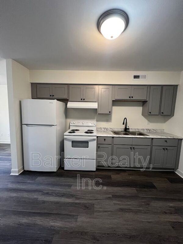 555 E Edenton St - Photo 4 of 46