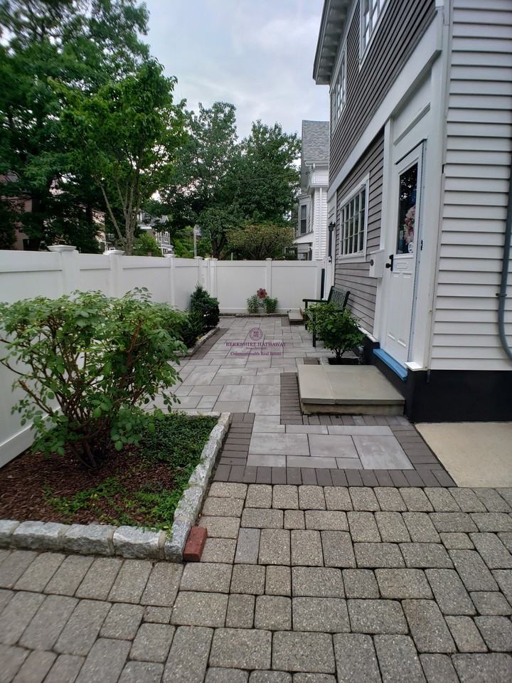 83 Wendell St - Photo 2 of 16