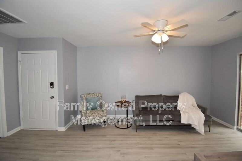 113 Susan Dr #A - Photo 2 of 32