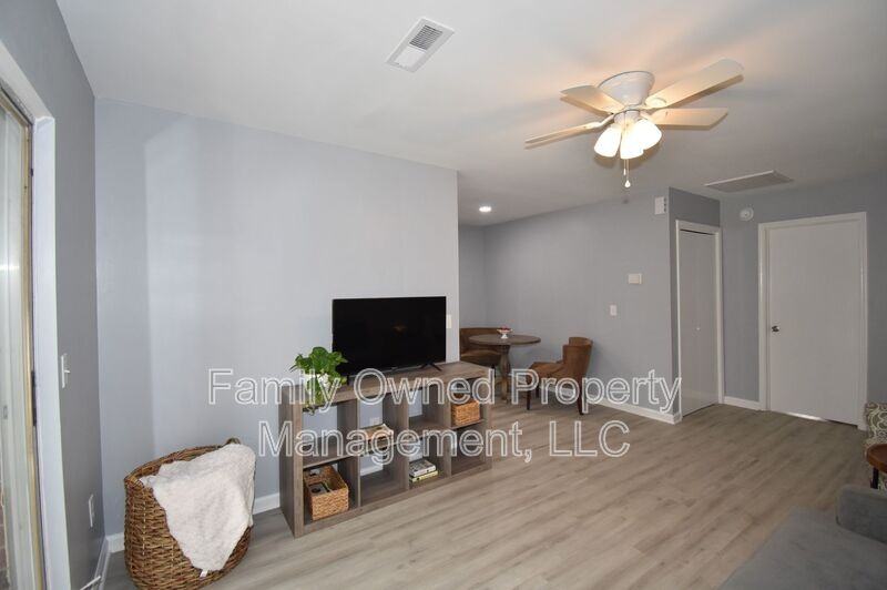 113 Susan Dr #A - Photo 3 of 32
