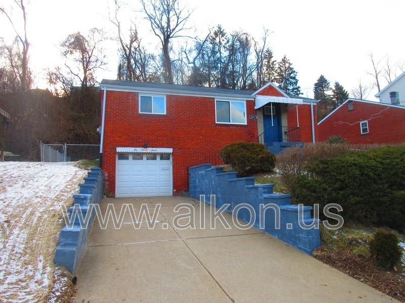 1097 Roseanne Ave - Photo 2 of 17
