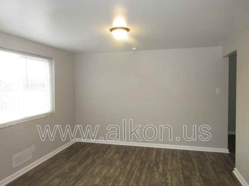 1097 Roseanne Ave - Photo 5 of 17