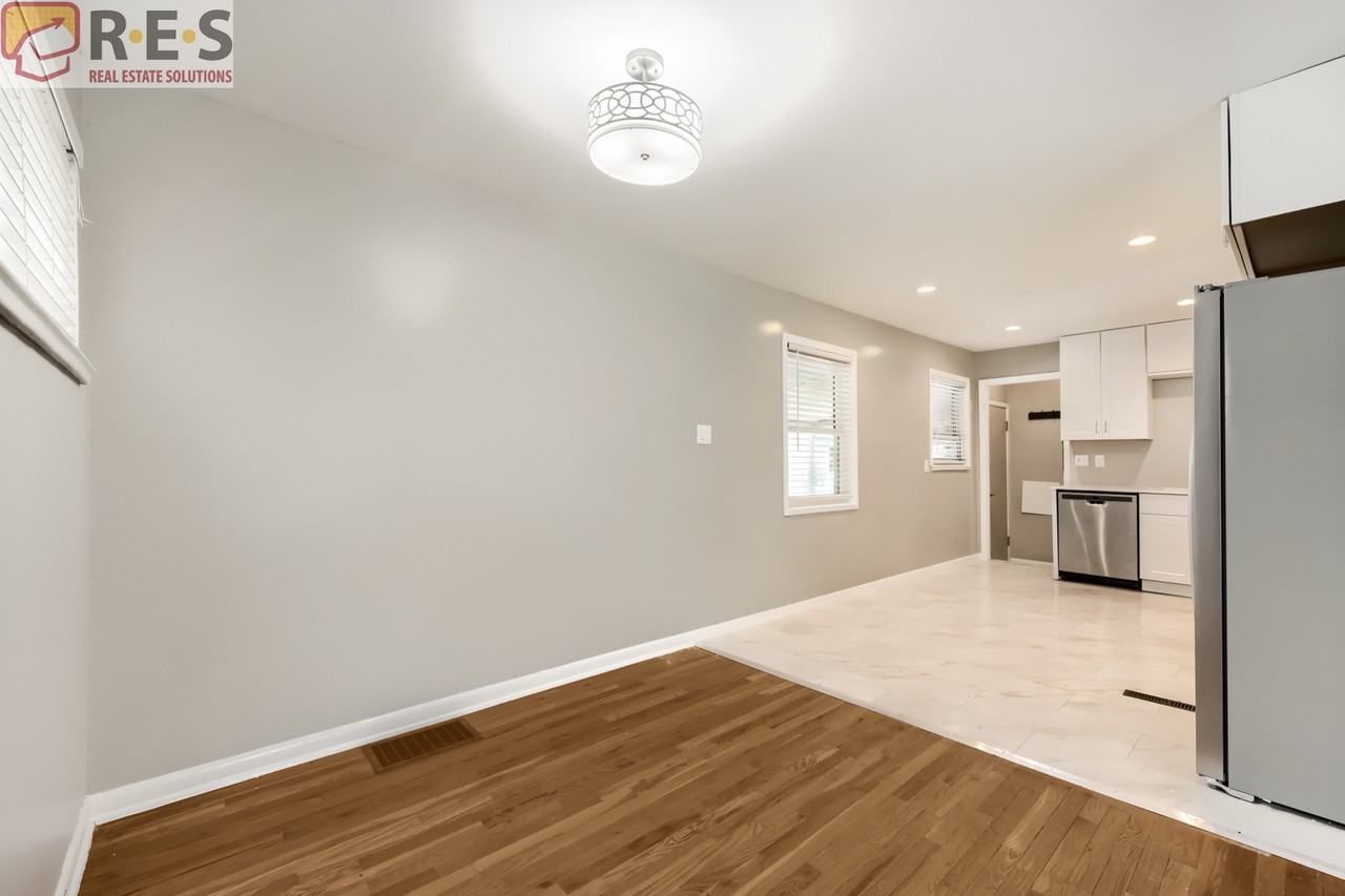 3201 S Holly St - Photo 5 of 19