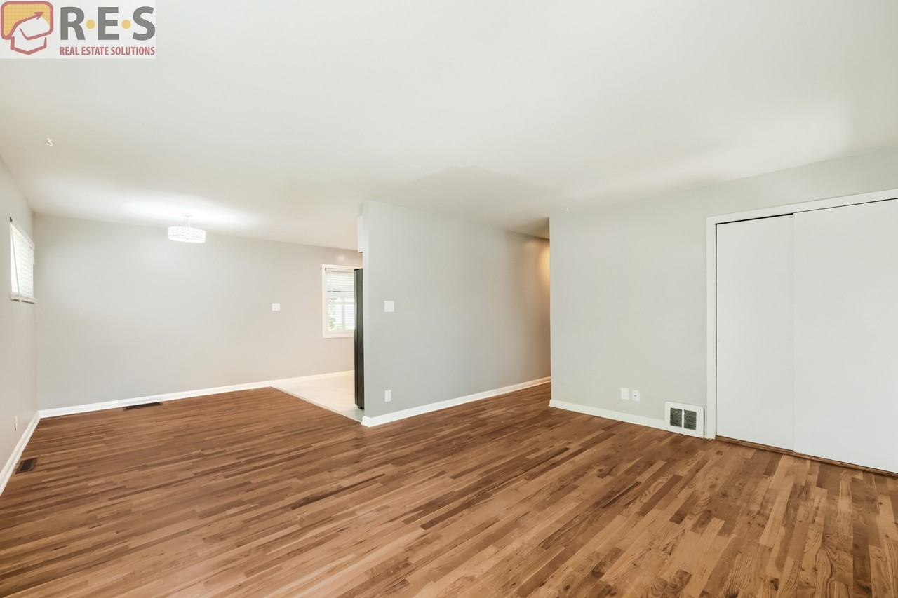 3201 S Holly St - Photo 6 of 19