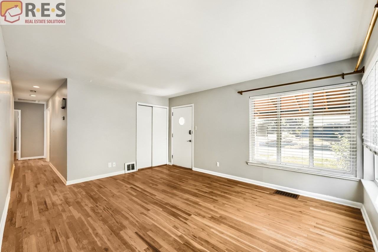3201 S Holly St - Photo 7 of 19