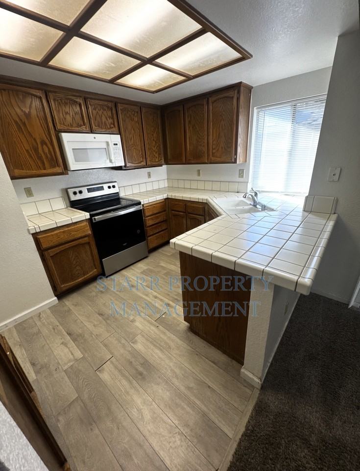 9421 Soaring Oaks Dr - Photo 4 of 16
