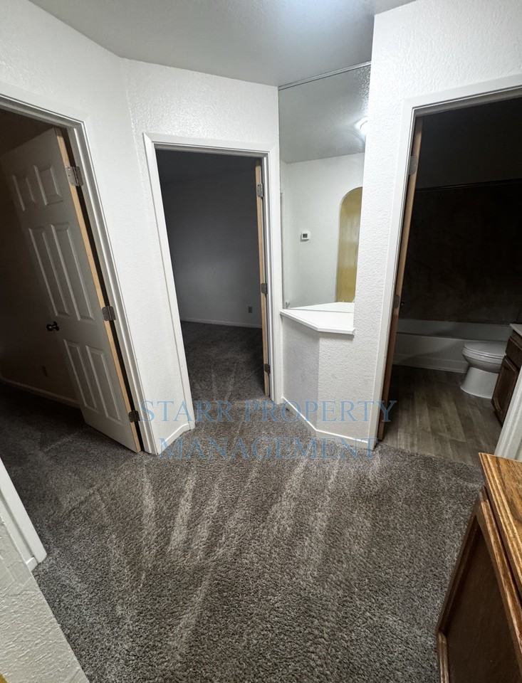 9421 Soaring Oaks Dr - Photo 5 of 16