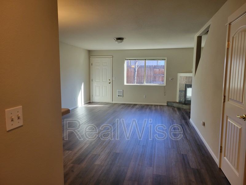 2446 Sw 23rd St - Photo 2 of 15
