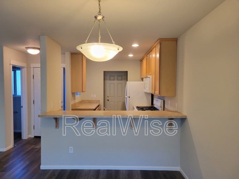 2446 Sw 23rd St - Photo 4 of 15
