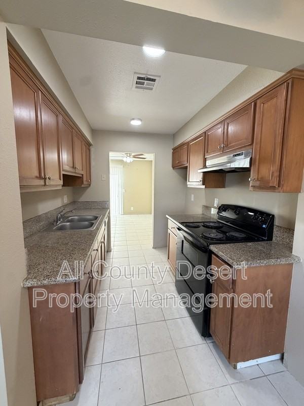69180 Victoria Dr #8 - Photo 5 of 28