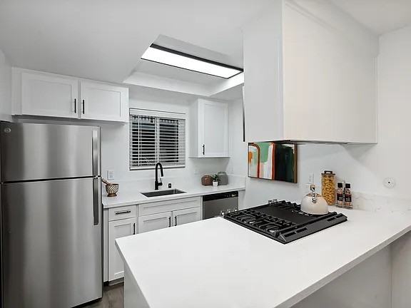 1265 N Capitol Ave - Photo 7 of 10