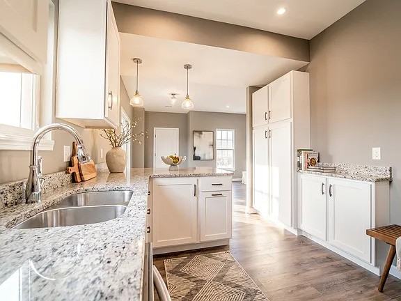 27 Town Square Blvd - Photo 2 of 8
