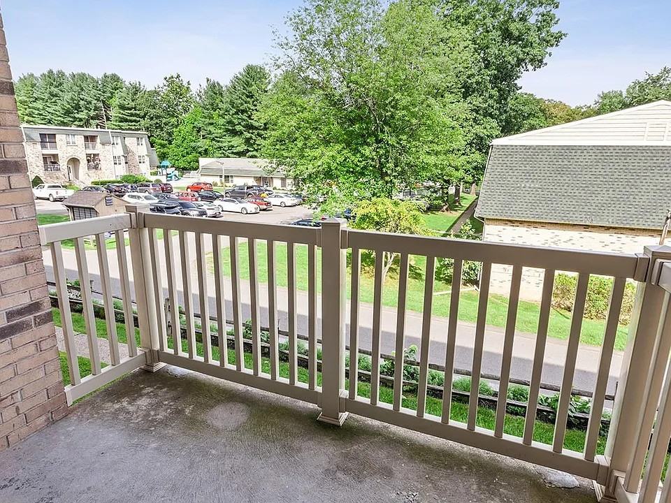 305 Hurley Ave - Photo 7 of 12