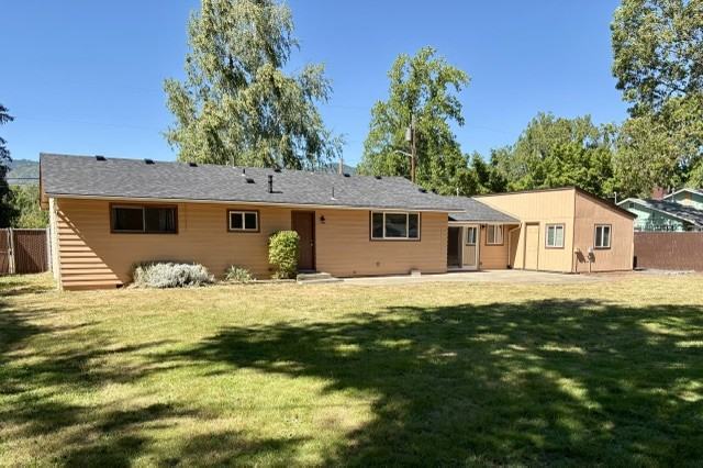 1429 Se Cherry Ln - Photo 2 of 11