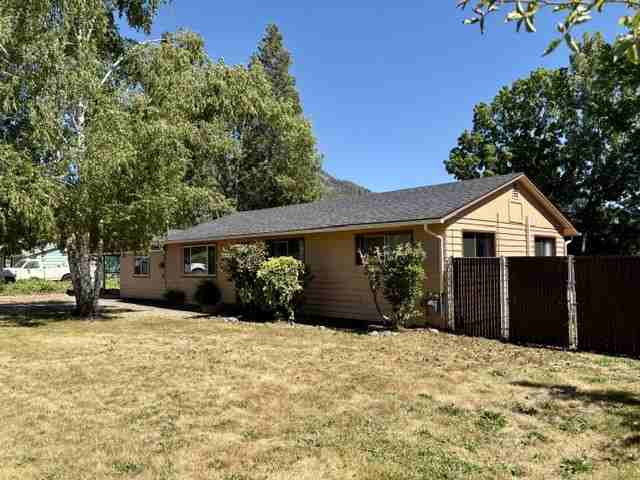 1429 Se Cherry Ln - Photo 3 of 11