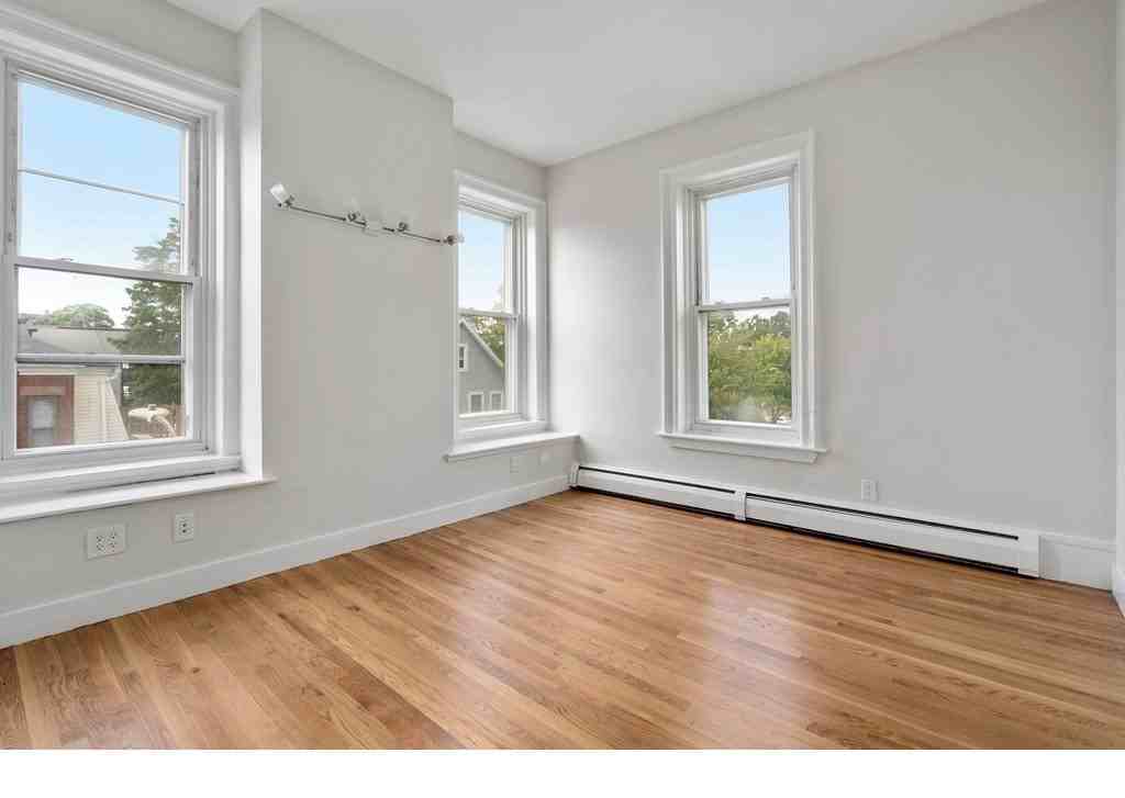 828 E 5th St #5 - Photo 3 of 6
