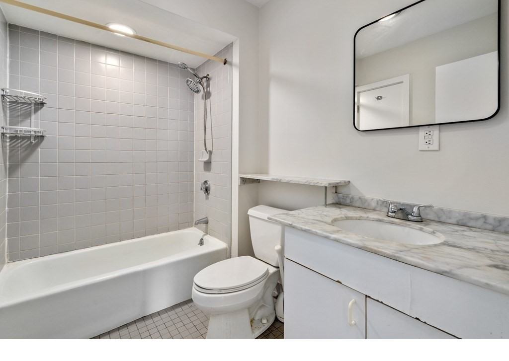 828 E 5th St #5 - Photo 5 of 6