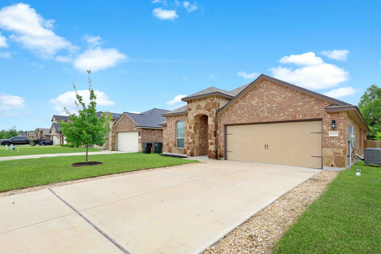 6305 Tess Rd - Photo 2 of 31