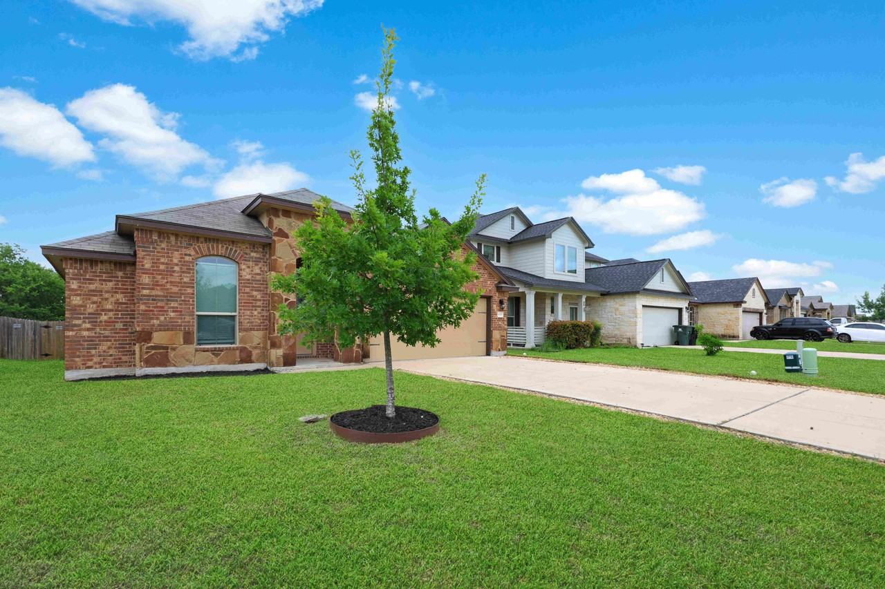 6305 Tess Rd - Photo 3 of 31