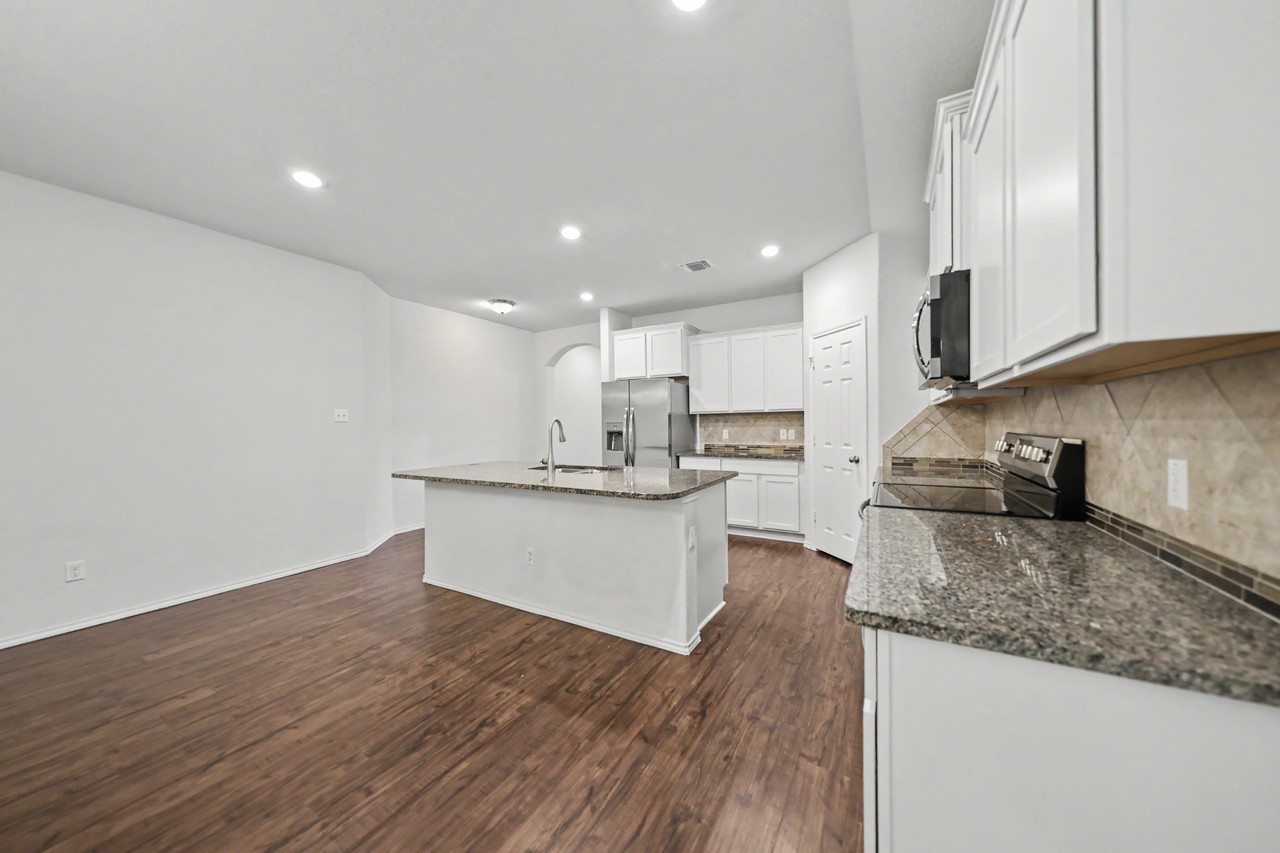 6305 Tess Rd - Photo 4 of 31