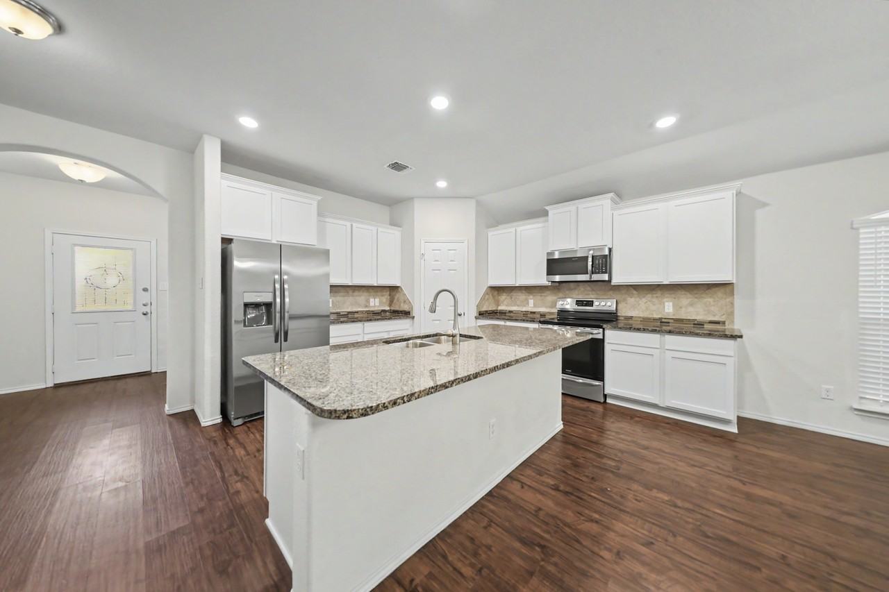 6305 Tess Rd - Photo 5 of 31