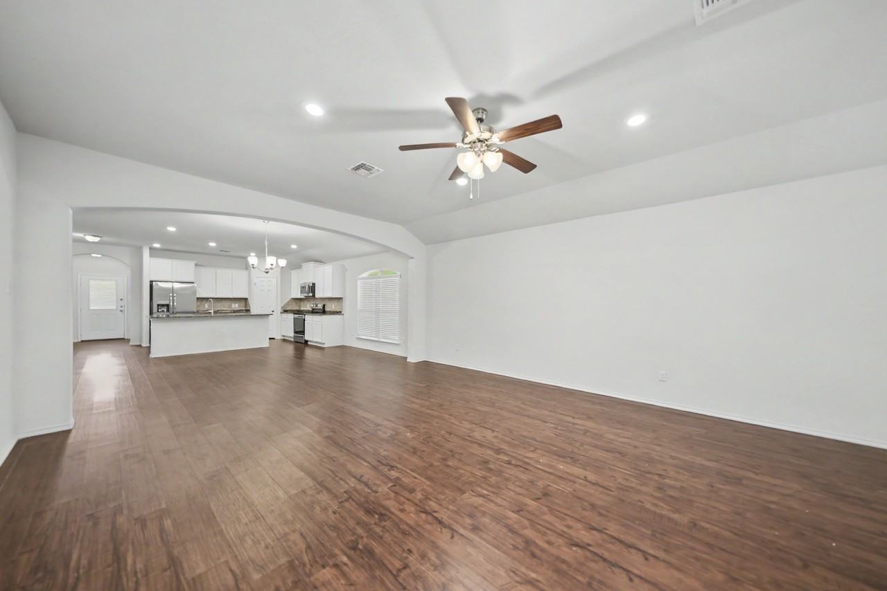 6305 Tess Rd - Photo 7 of 31