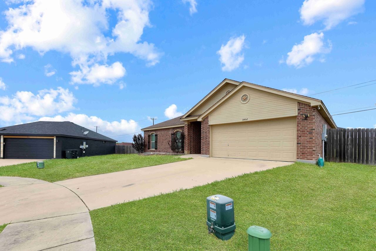 3802 Doffy Dr - Photo 3 of 25