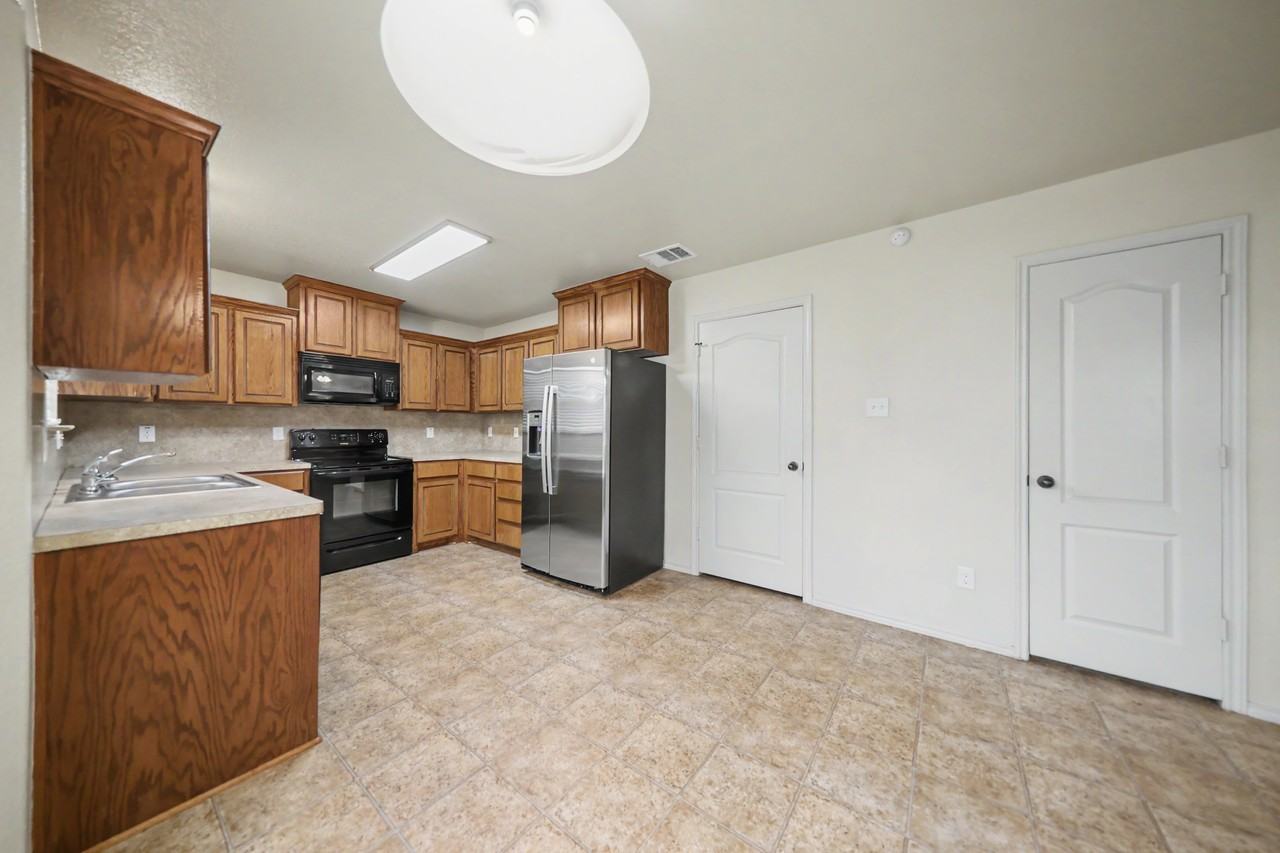 3802 Doffy Dr - Photo 4 of 25