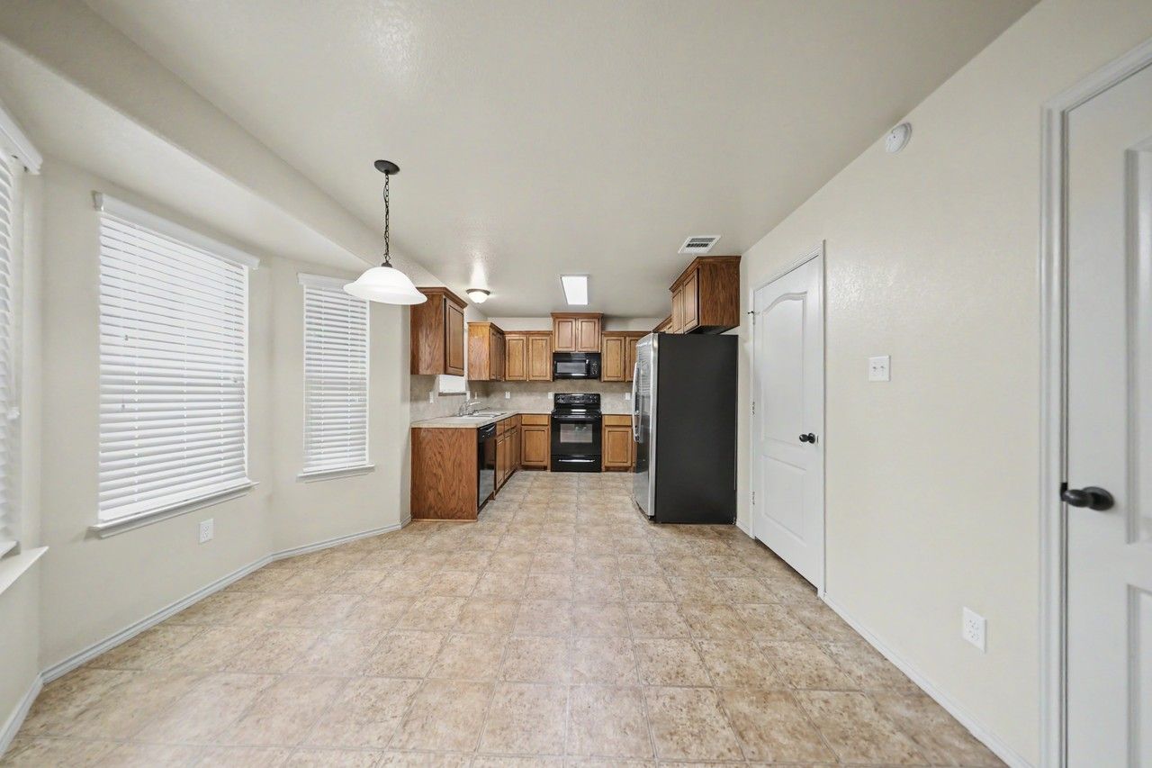 3802 Doffy Dr - Photo 5 of 25