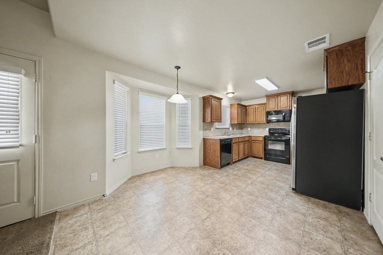 3802 Doffy Dr - Photo 6 of 25