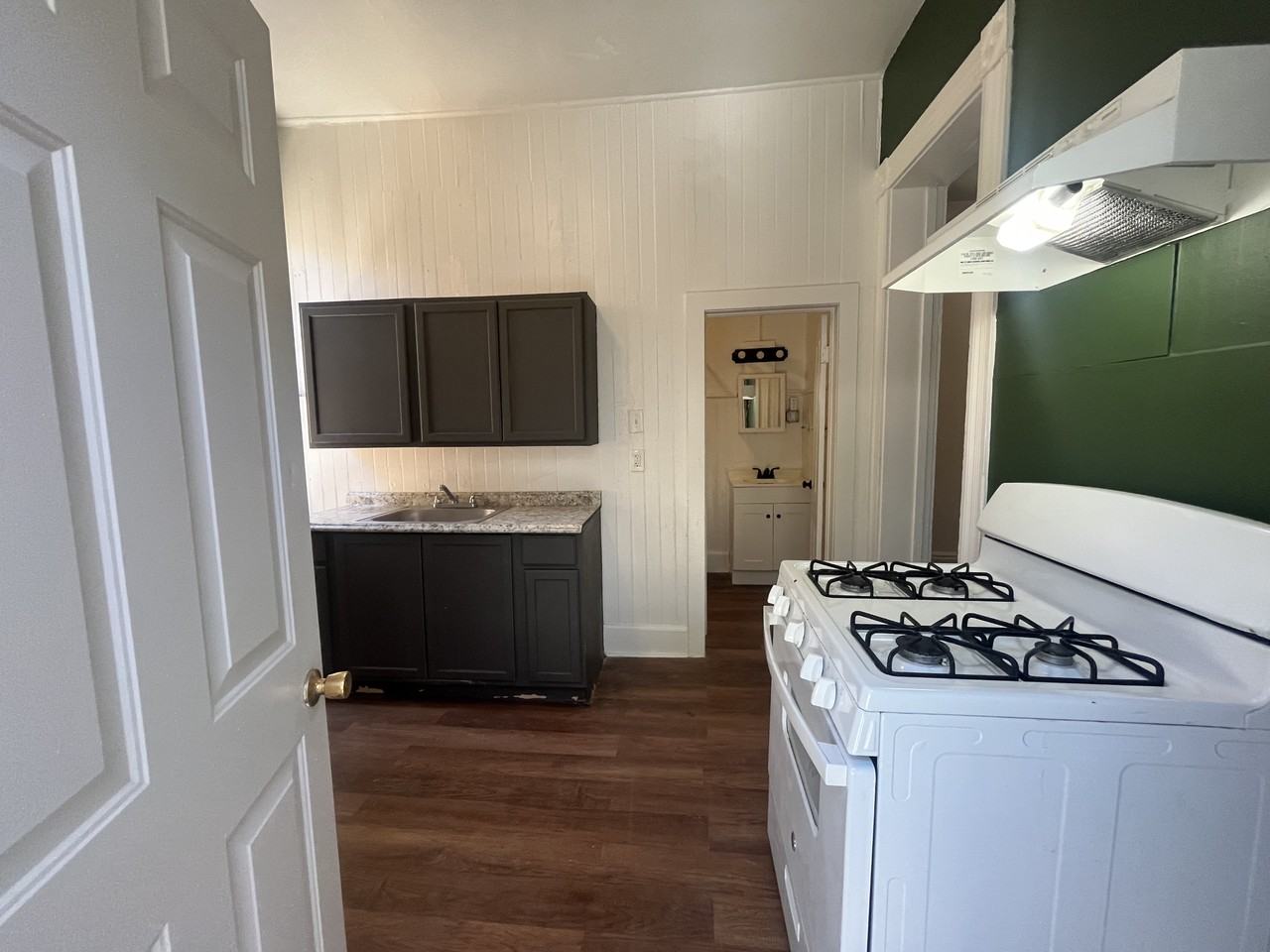 306 Walter St Se - Photo 5 of 25