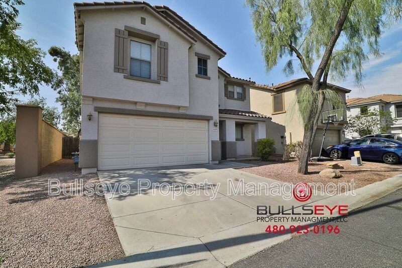 1069 E Lowell Ct