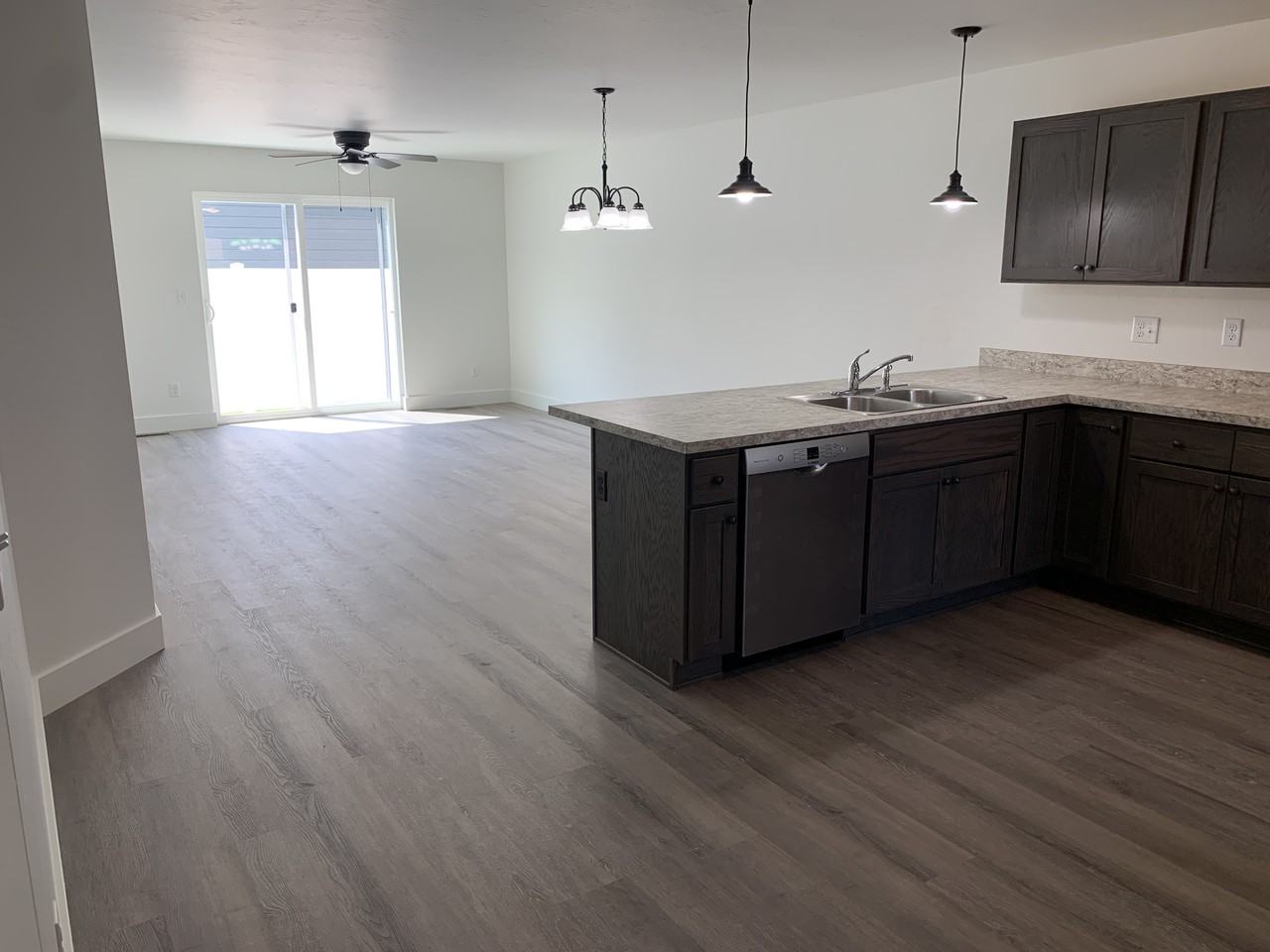 1704 S Woodland Dr - Photo 2 of 21