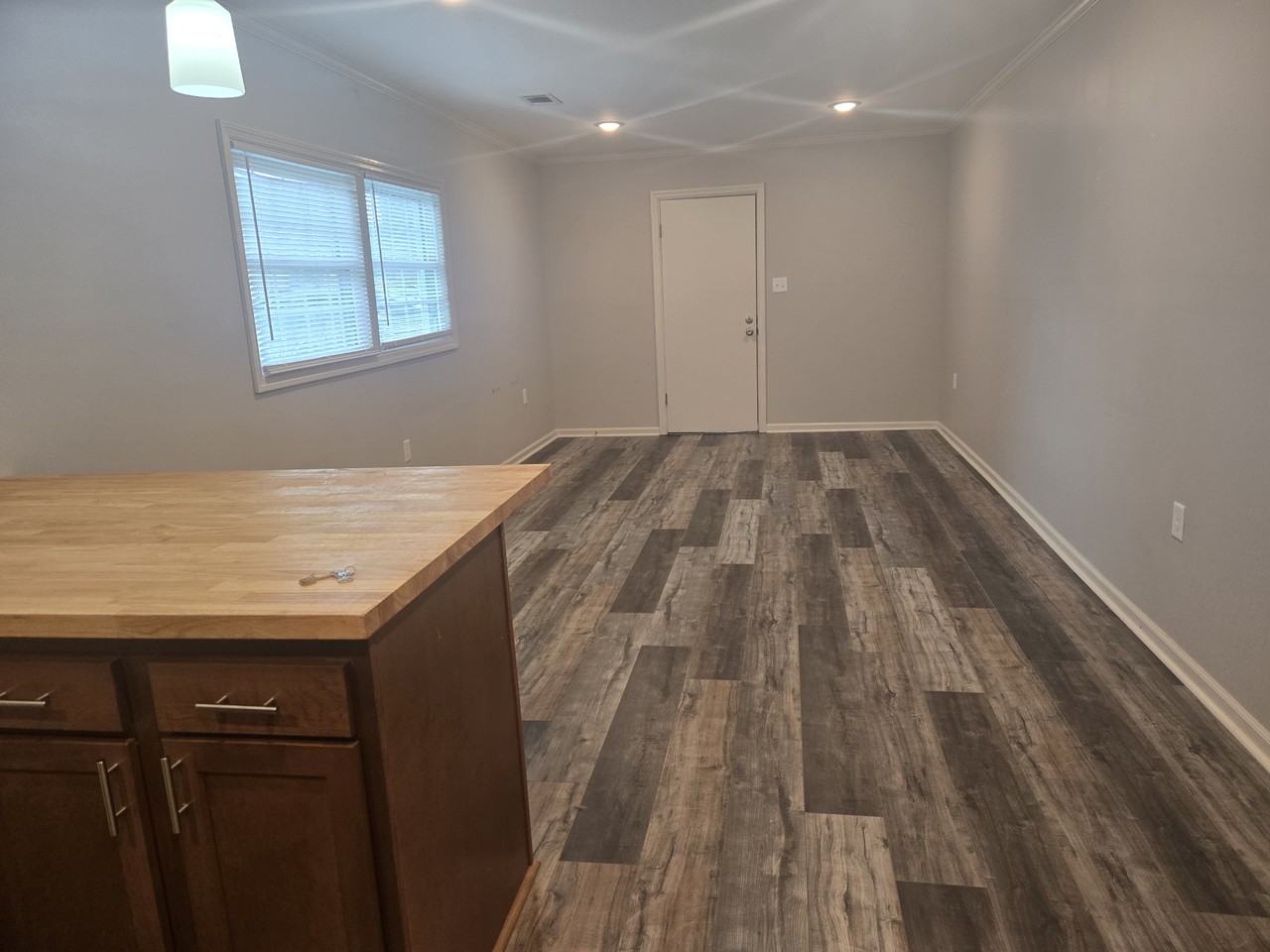 315 1/2 Eugene St - Photo 3 of 4