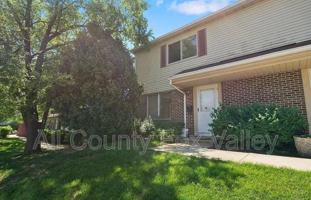 featured image of 1723 Queensbury Cir