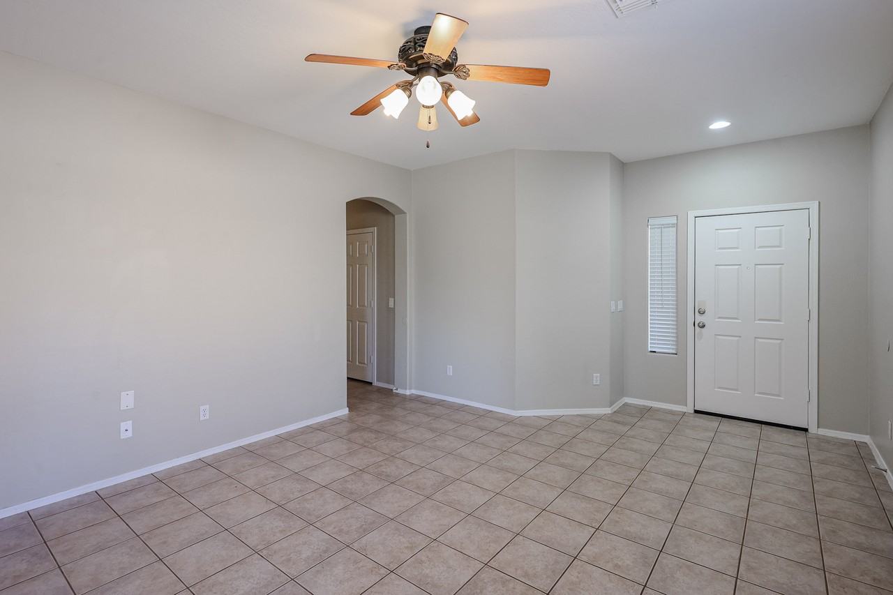 16926 W Nottingham Way - Photo 5 of 35