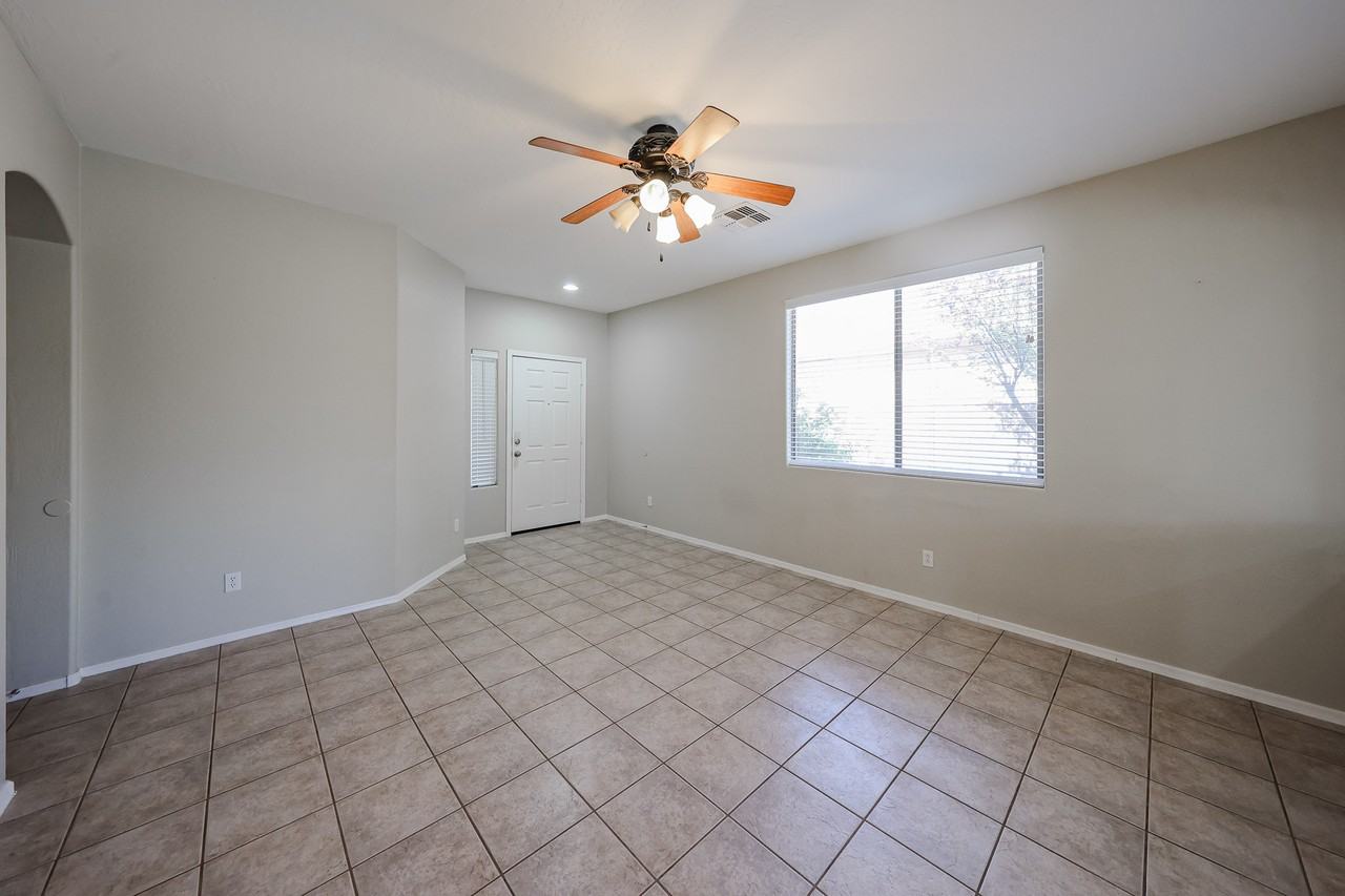 16926 W Nottingham Way - Photo 6 of 35