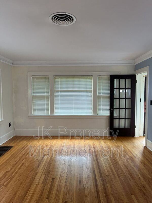 2217 1st Ave S - Photo 2 of 9