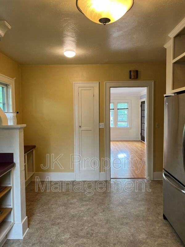 2217 1st Ave S - Photo 6 of 9