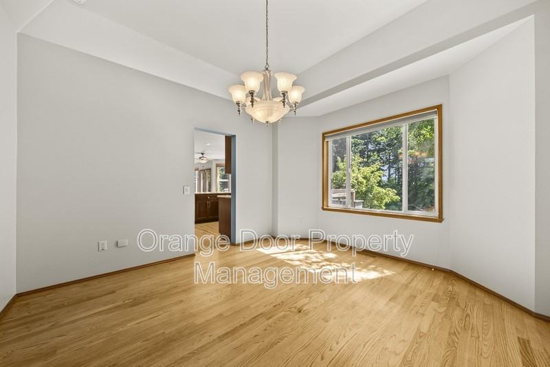 5204 Ridge Dr Ne - Photo 2 of 50