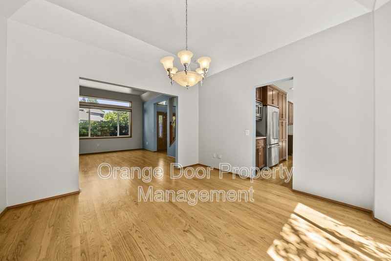 5204 Ridge Dr Ne - Photo 3 of 50