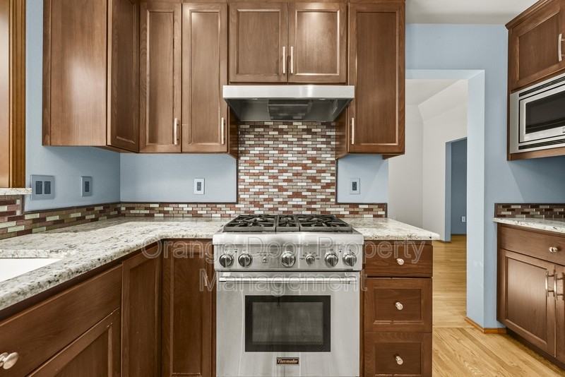 5204 Ridge Dr Ne - Photo 6 of 50