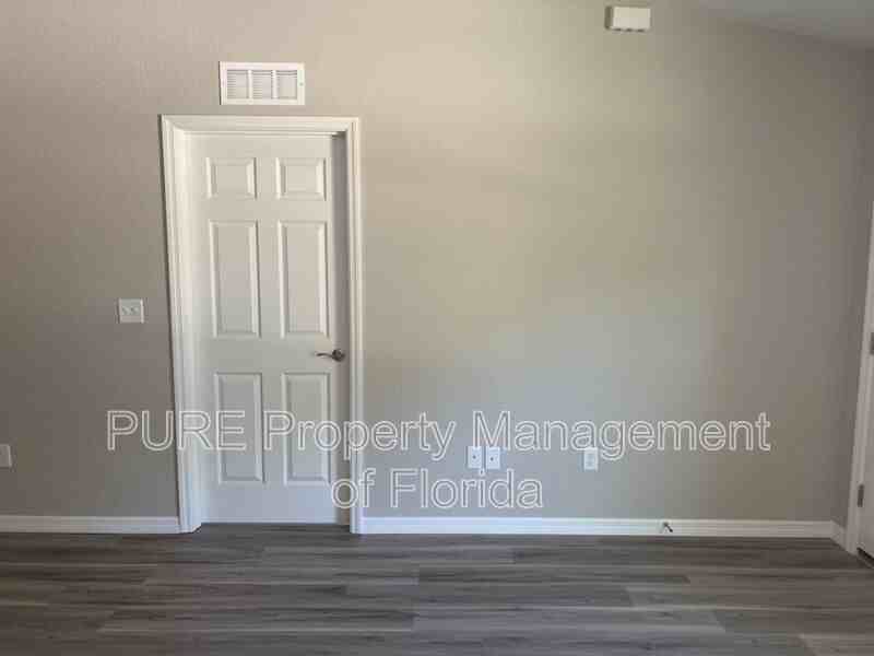 6504 Sw 140th Place Rd #2 - Photo 5 of 50