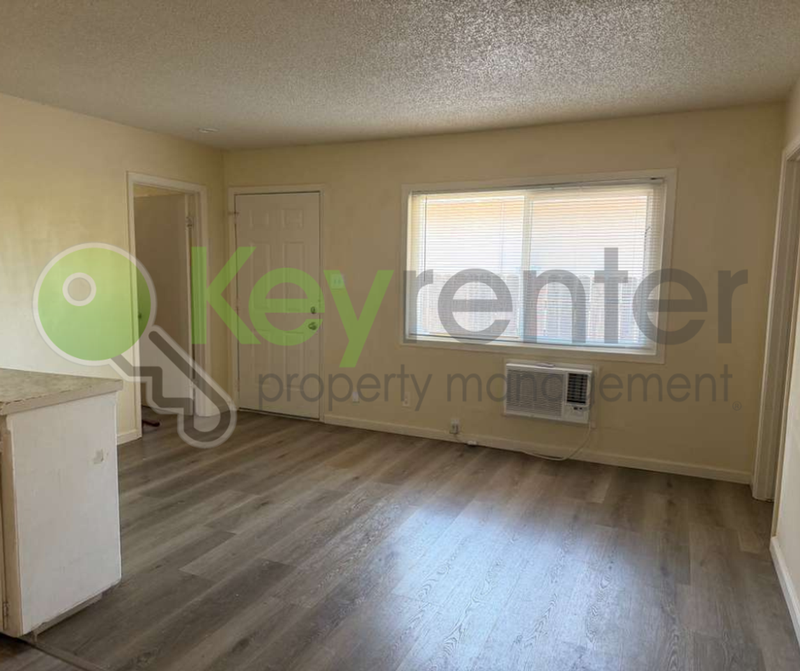 1065 Santiago Ave #6 - Photo 3 of 25