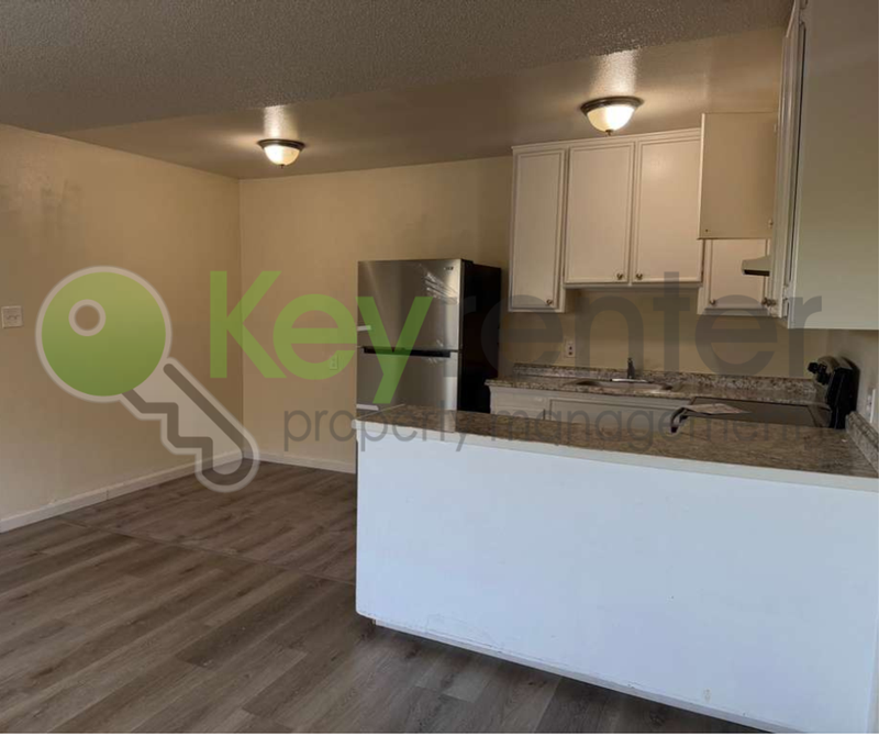 1065 Santiago Ave #6 - Photo 5 of 25