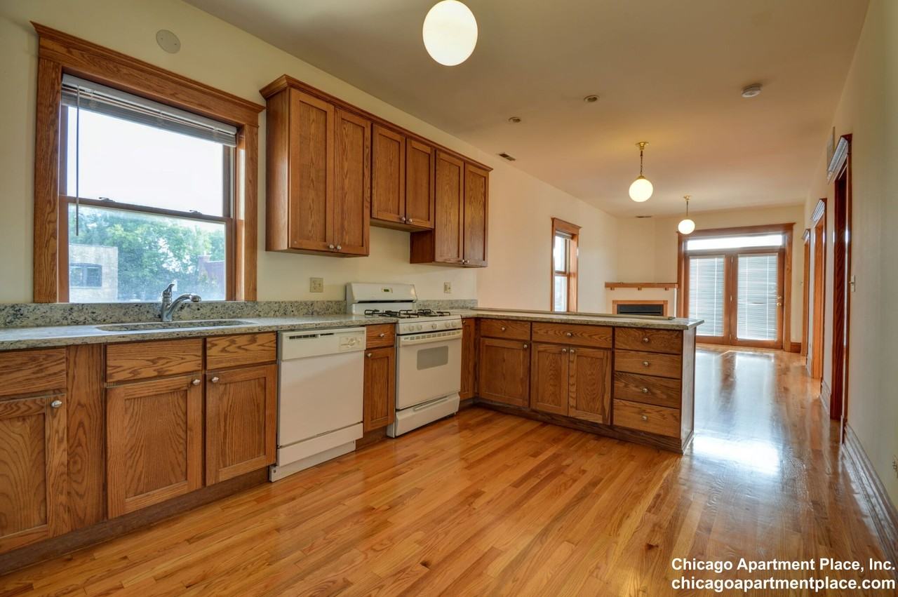 3920 N Janssen Ave #3 - Photo 3 of 16
